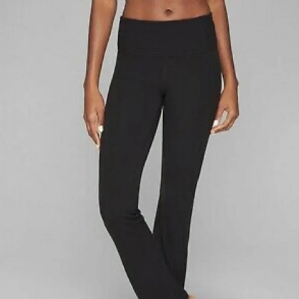 ATHLETA Sz  M Straight Leg Leggings Activewear Workout Yoga Run